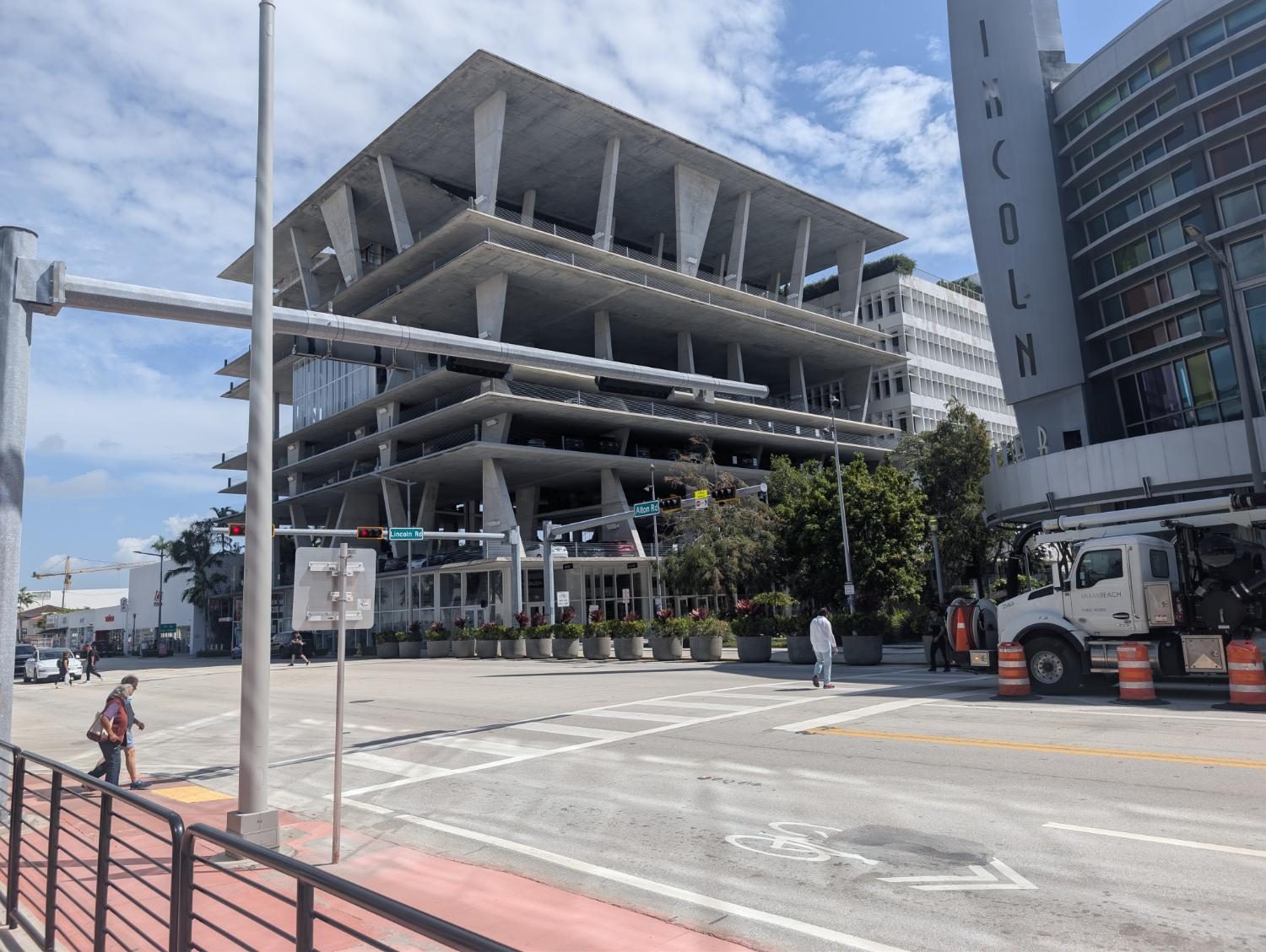 1111 Lincoln Road garage